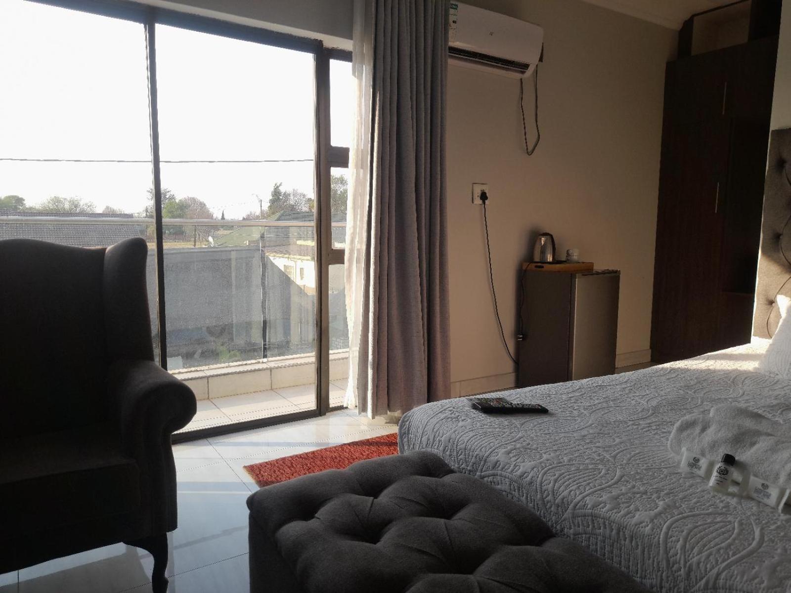 Lifestyle Lodge Hotel Vereeniging Room photo